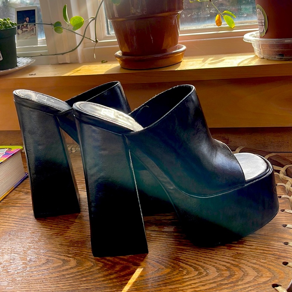 Zara black pumps